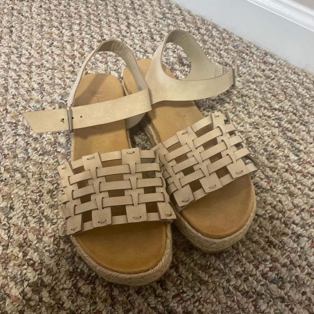 Women's Beige Sandals